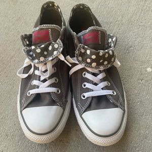 CONVERSE ALL STAR SIZE 9, NEW, NEVER WORN!!